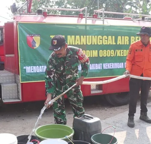 Bantuan Air Bersih Kodim 0809/Kediri Ringankan Beban Warga Desa Surat
