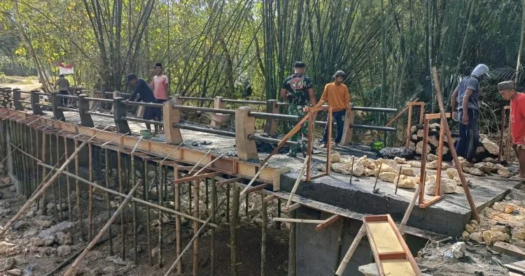 Pembangunan Jembatan Bangkalan Dikebut TNI, Tingkatkan Keselamatan dan Akses Warga