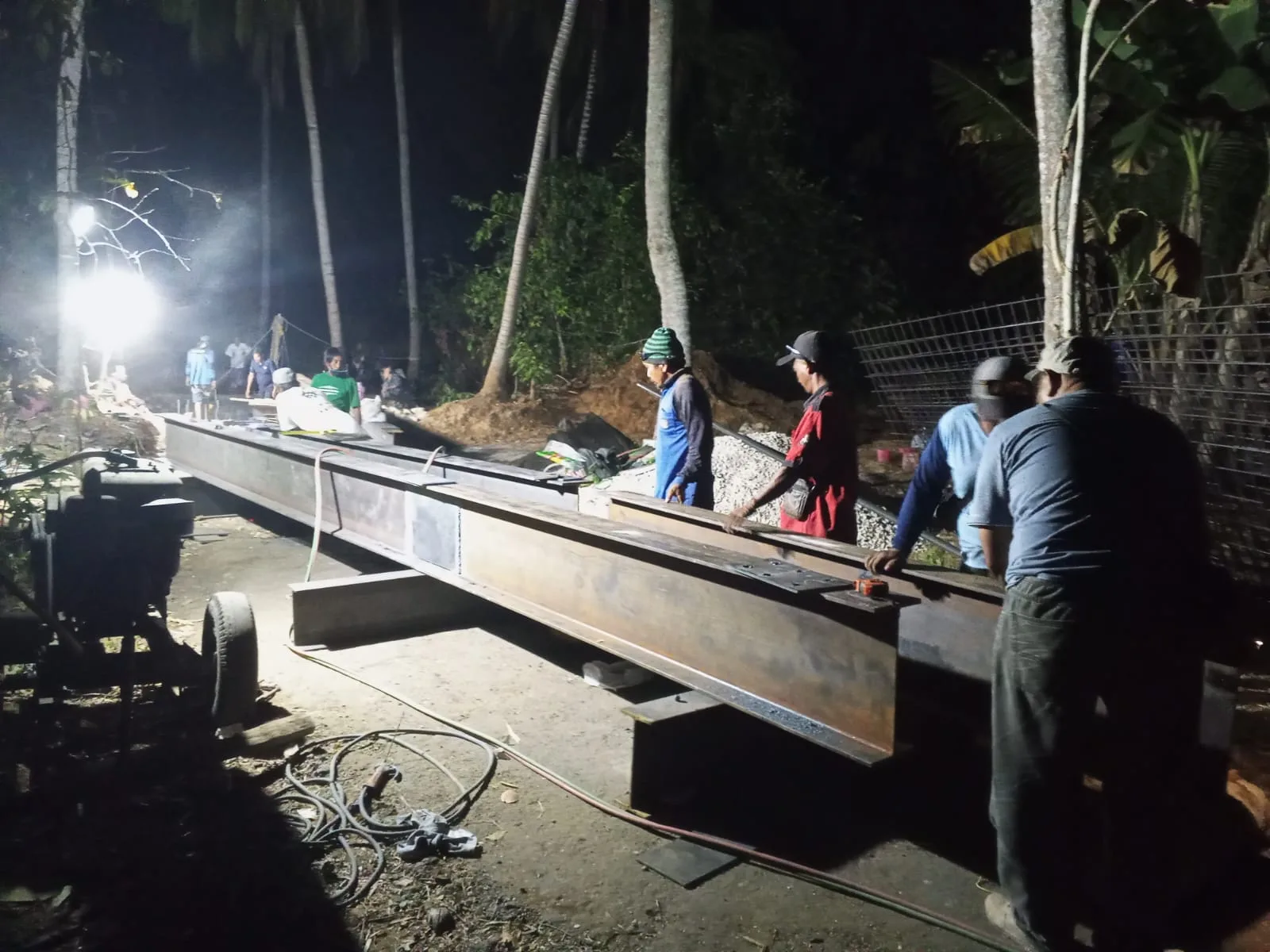 Gotong Royong TNI dan Warga Ponorogo Lembur Bangun Jembatan Perintis Garuda