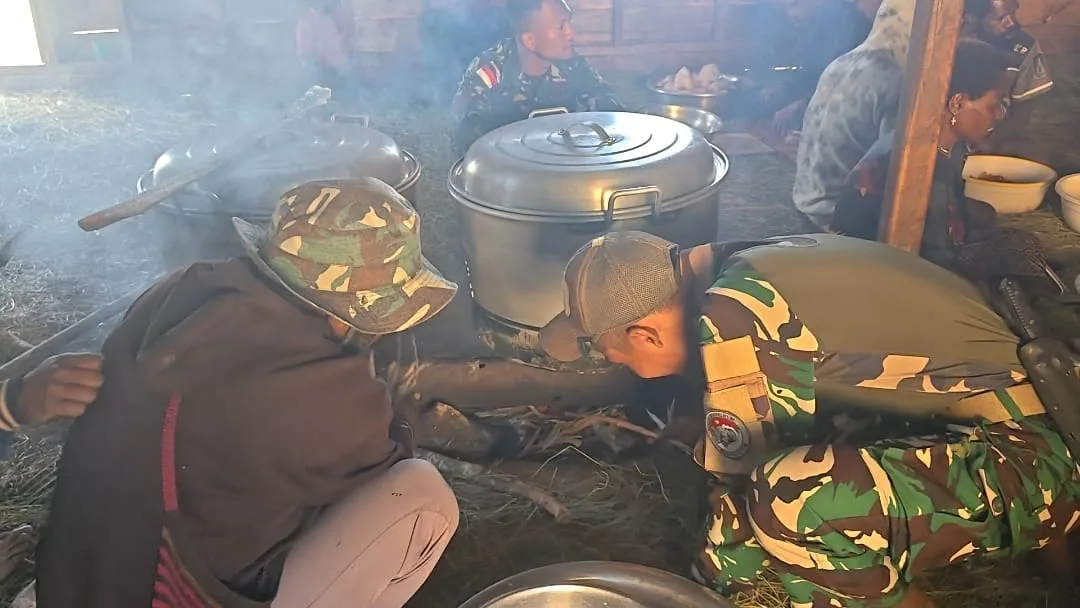 Pos Popome Satgas Yonif 511/DY Gelar Makan Bersama Masyarakat Popome