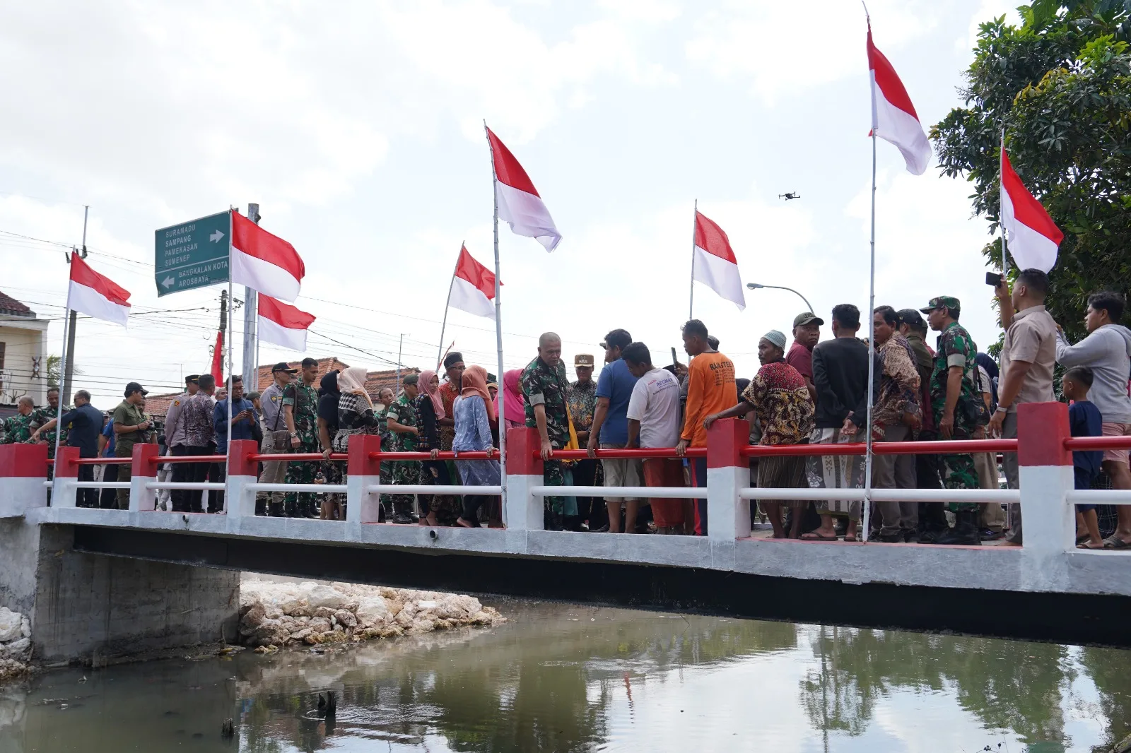 Karya Bakti TNI AD di Bangkalan: Aster Kasad Pastikan Pasokan Air dan Jembatan Warga Terwujud