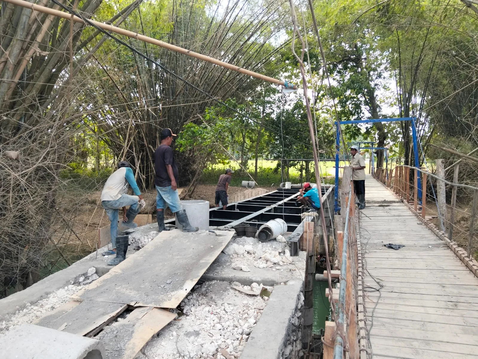 Bakti TNI AD untuk Rakyat: Jembatan Desa Nyormanis Siap Sambung Akses Ekonomi Warga