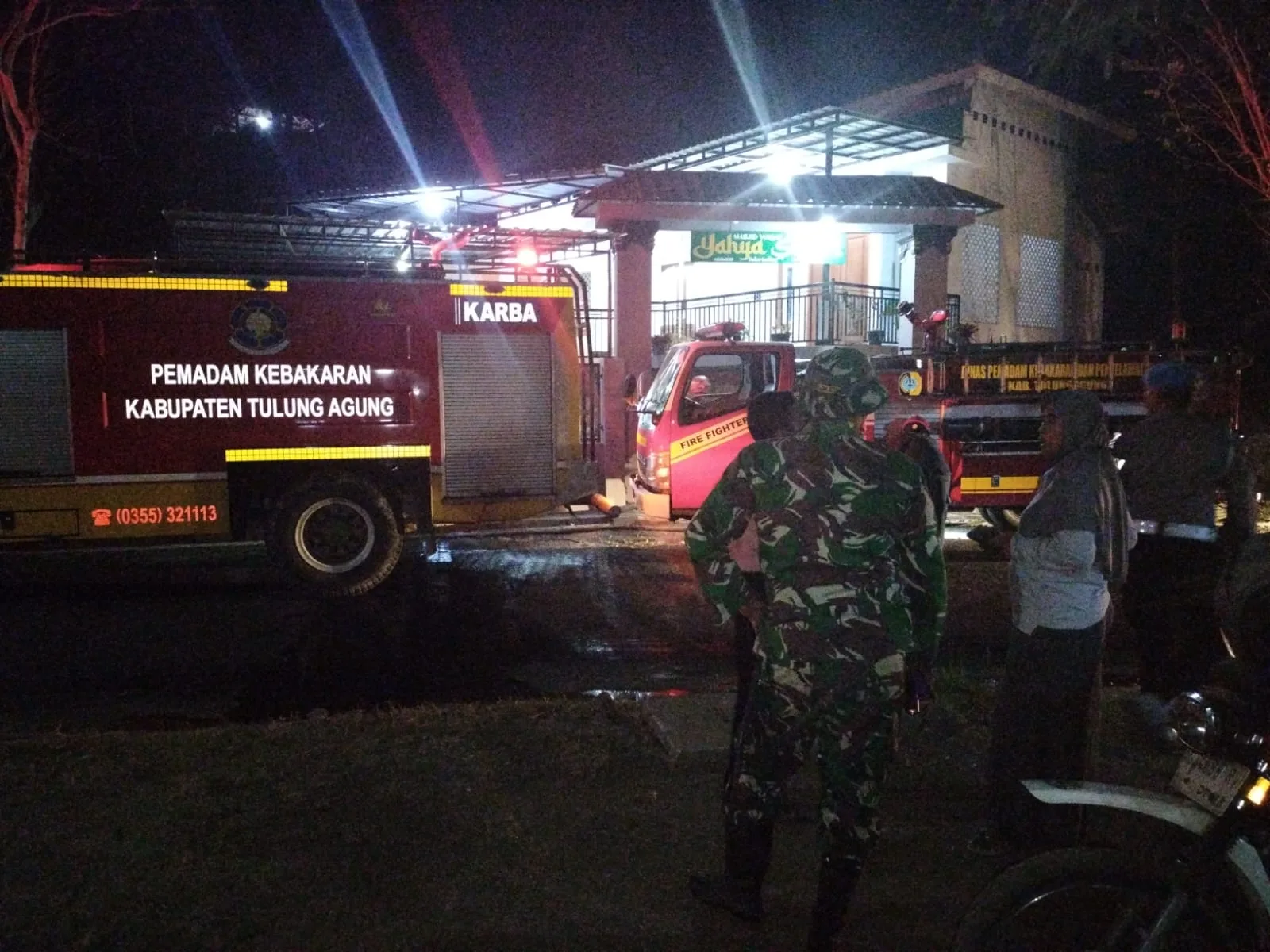 Gerak Cepat Aparat Gabungan Padamkan Kebakaran Lahan di Desa Tiudan Tulungagung