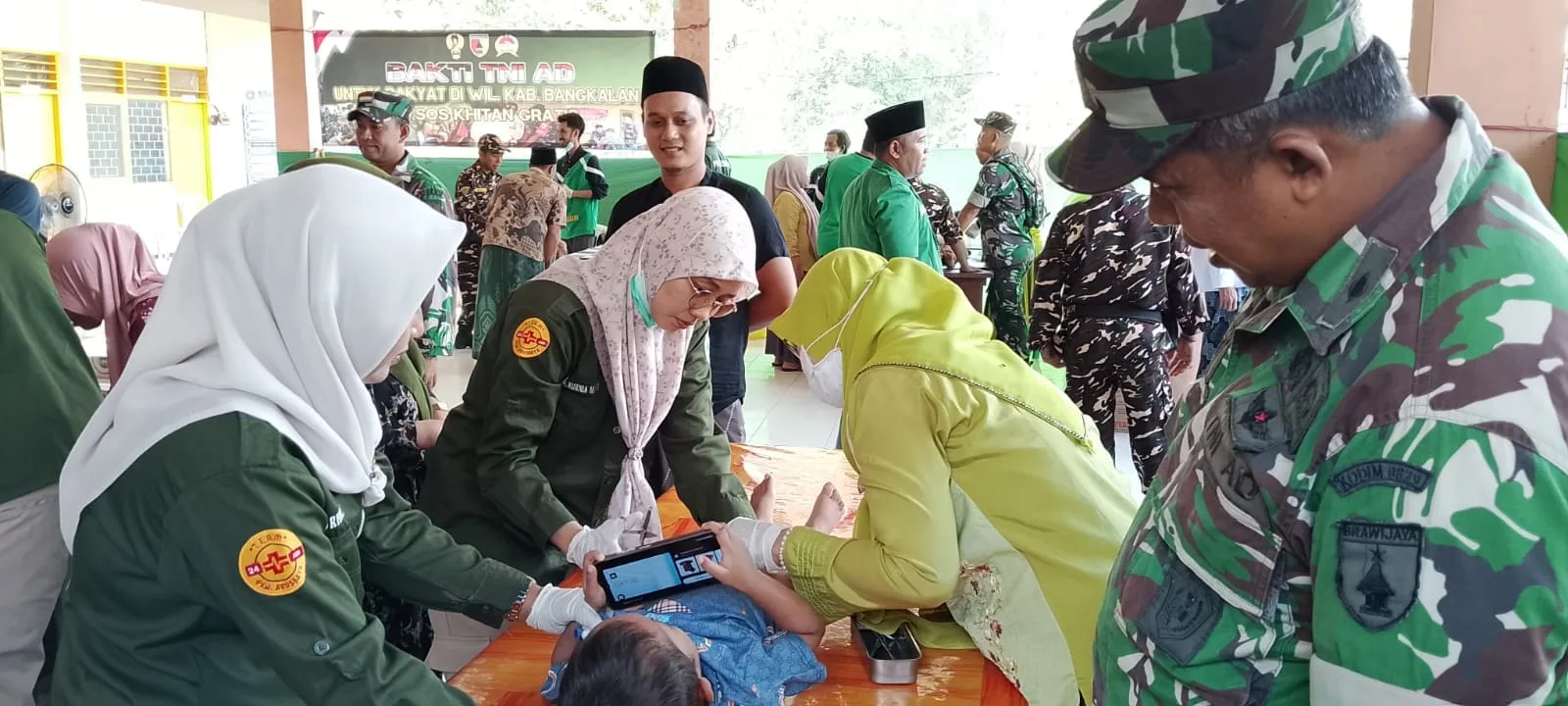 Bakti TNI AD di Bangkalan Gelar Khitan Gratis 75 Anak