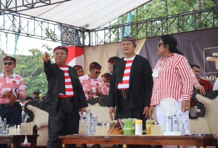 Mayjed-TNI-Farid-Maruf-M-A-dampingi-Panglima-TNI-Gelar-kerapan-sapi-di-Kab-Bangkalan.